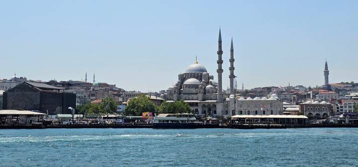 Mosquée sur le Bosphore à Istanbul.