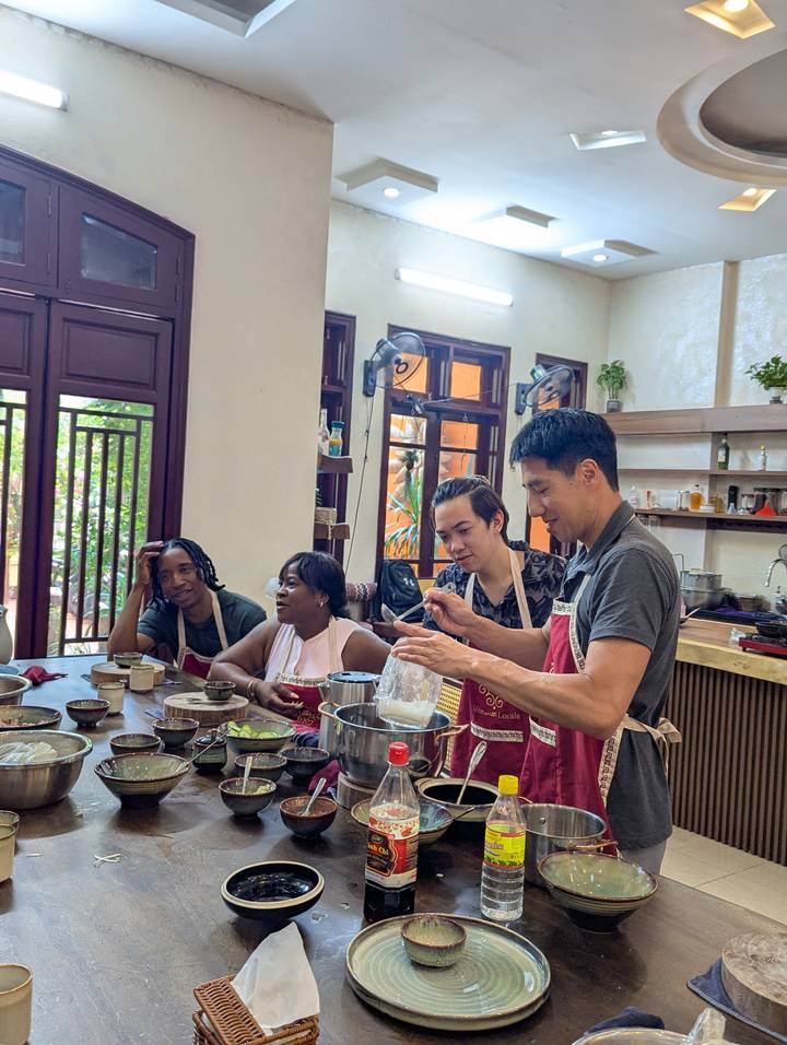 Groupe participant à un cours de cuisine.