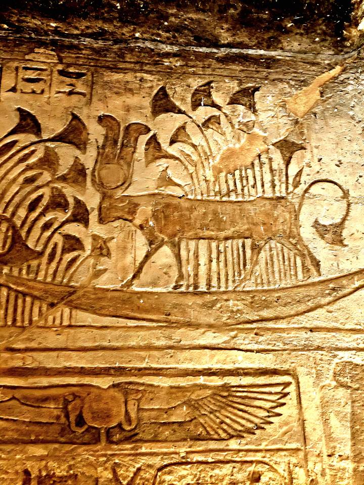 Sculpture en relief de l'Égypte antique.