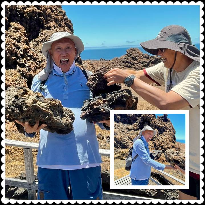 Deux personnes tenant des roches de manière ludique avec un paysage en arrière-plan.