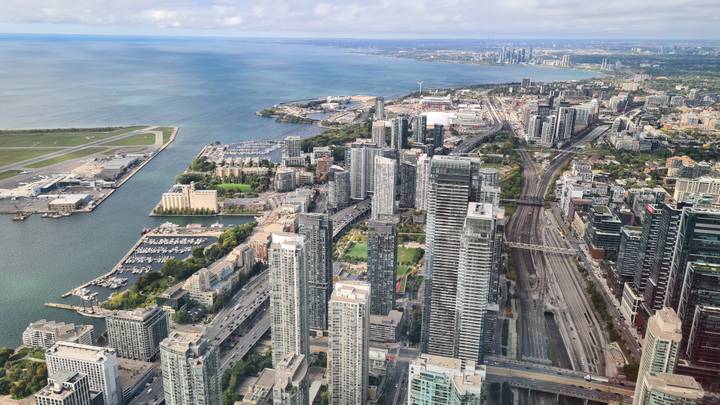 Horizon de Toronto avec front de mer.