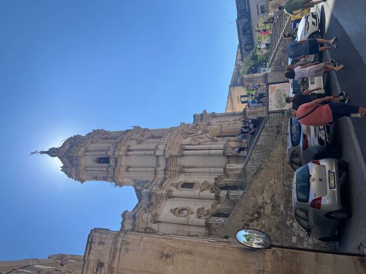 Vue de ruines anciennes en brique.