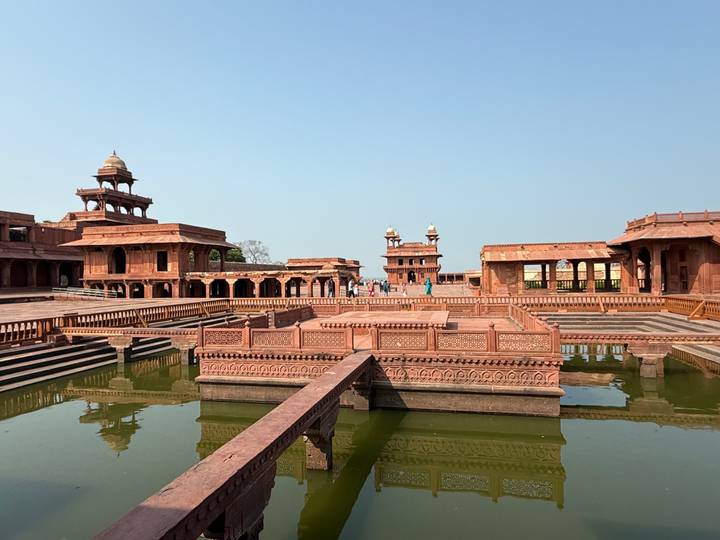 Open courtyard pools and red sandstone palaces at Fatehpur Sikri