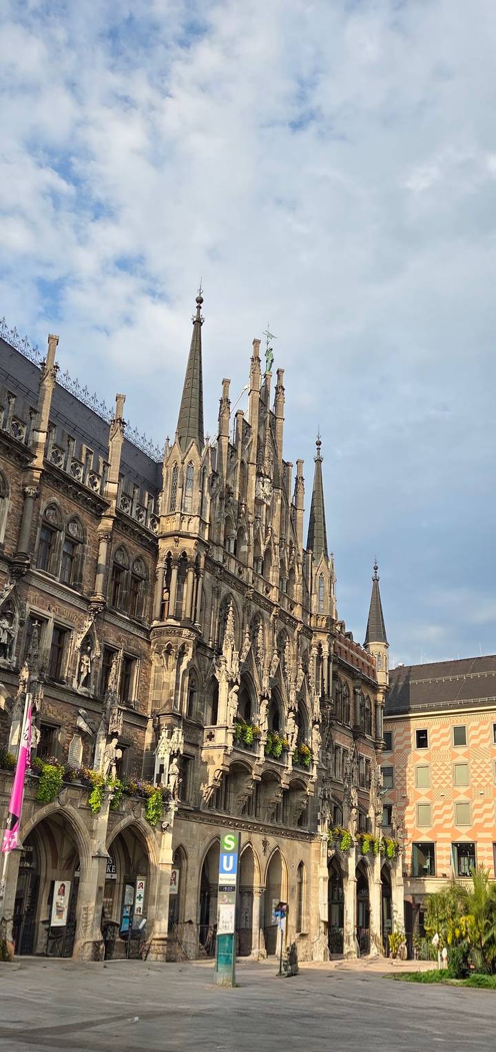 Ornate neo-gothic spires and statues of Munich’s New Town Hall rise against a pale morning sky.