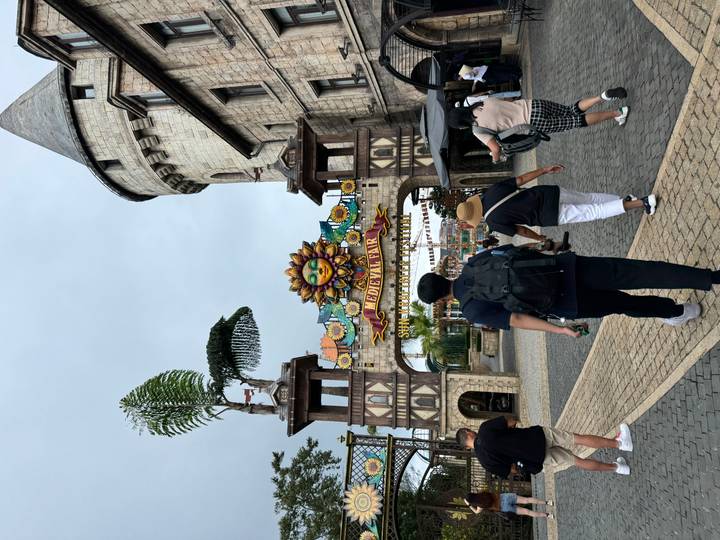 Entrance archway labeled 'Medieval Fair' at Sun World Ba Na Hills with visitors walking in.