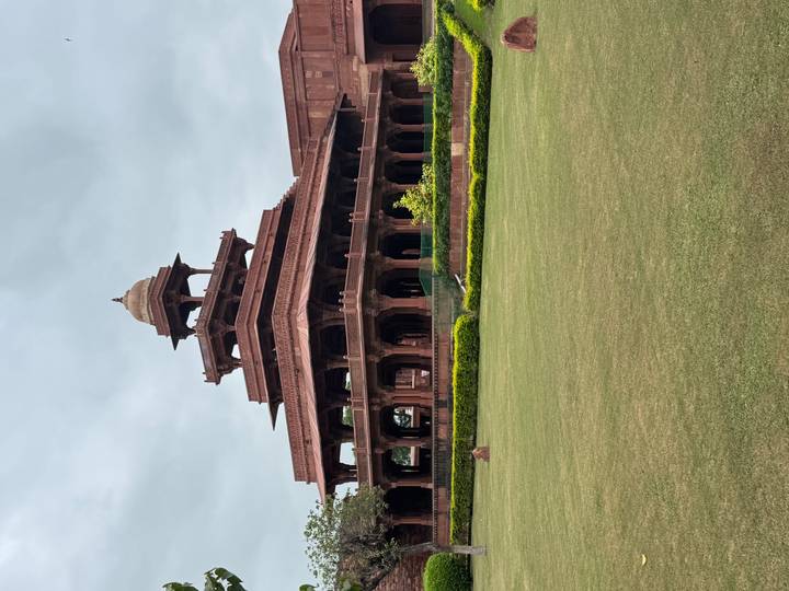 Panch Mahal pavilion in Fatehpur Sikri set against manicured lawns.