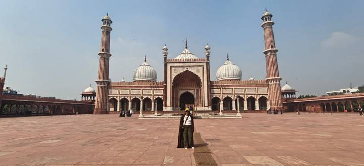 Traveller standing in the vast courtyard of Jama Masjid mosque in Delhi