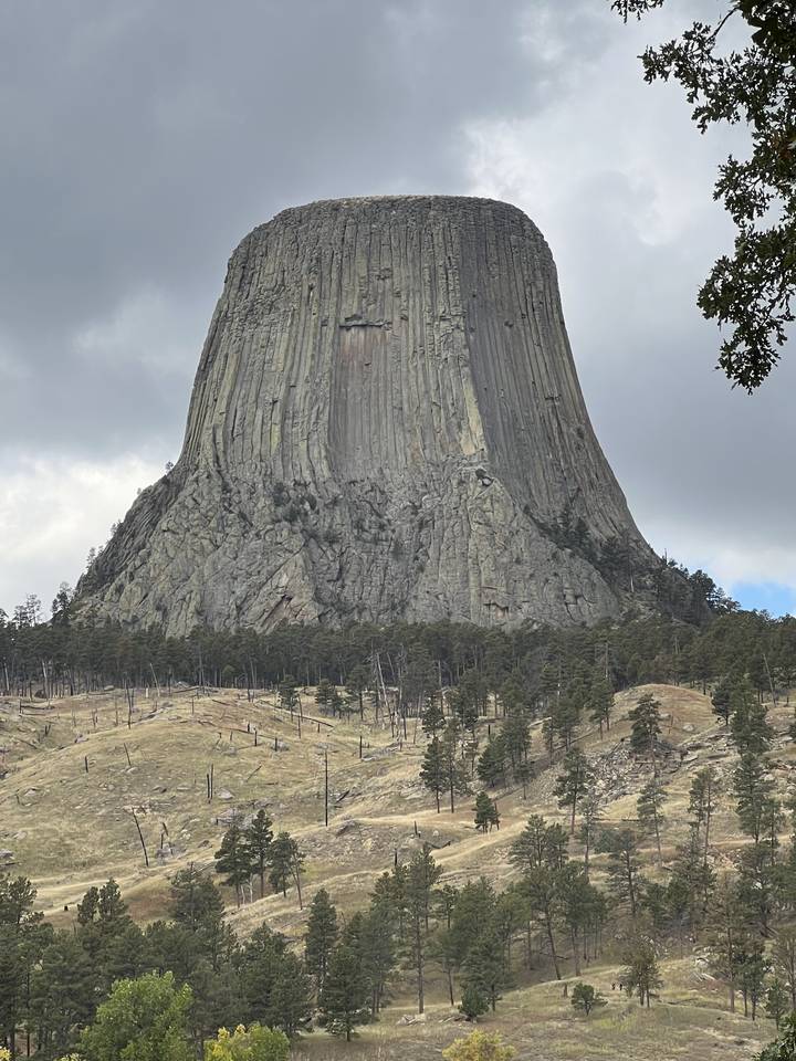 Tour du Diable avec ciel nuageux.