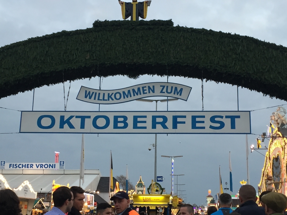 Panneau de bienvenue pour l'Oktoberfest.