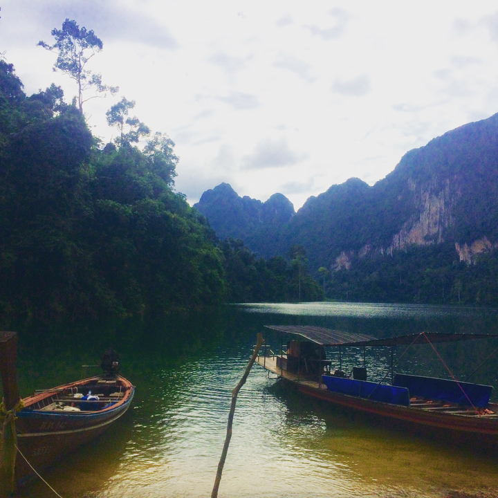 Scenic view of a lake surrounded by lush mountains.