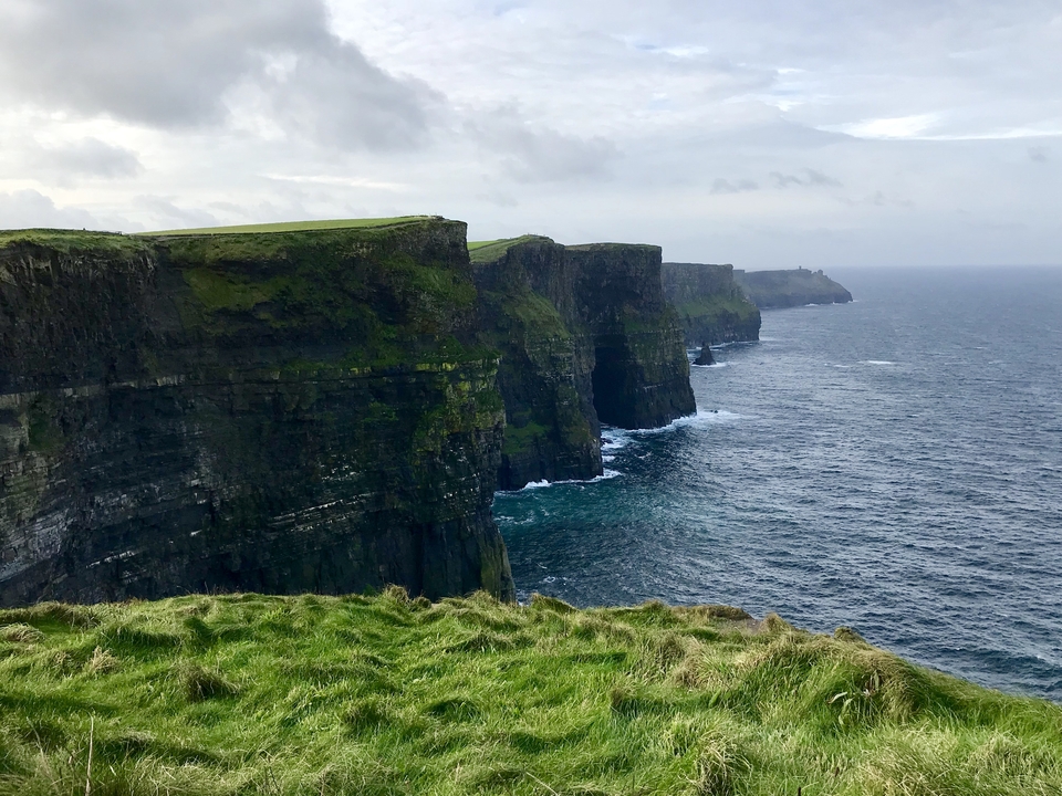 Falaises surplombant l'océan.