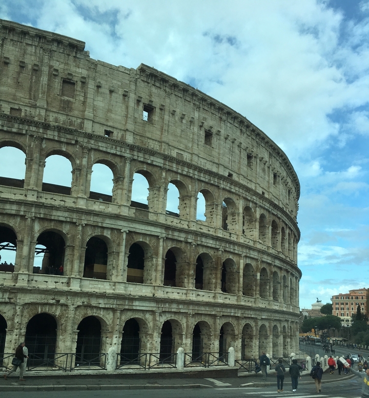 Colisée de Rome sous un ciel dégagé.