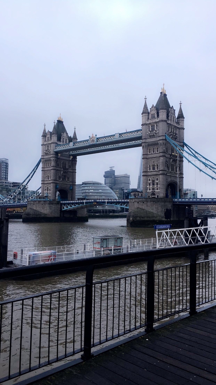 Le Tower Bridge de Londres sur la Tamise.