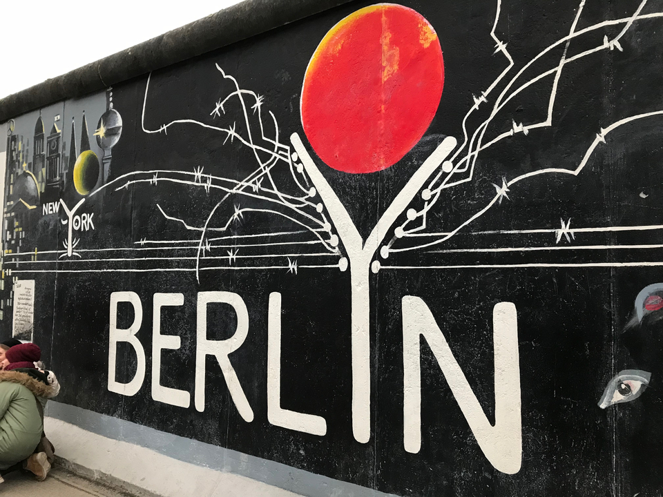 Graffiti sur un mur indiquant "Berlin".