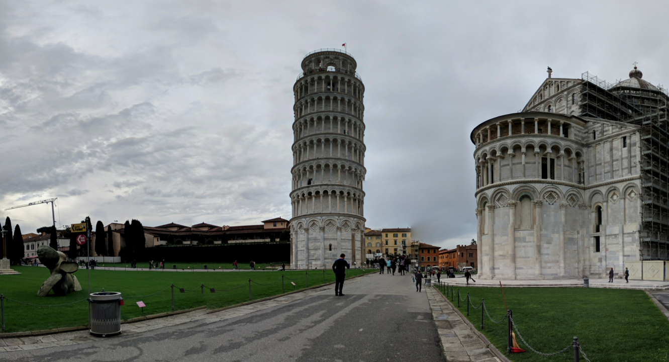 Tour penchée de Pise et bâtiments environnants