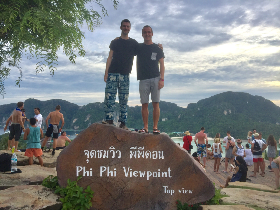 Viewpoint with Phi Phi sign and people around.
