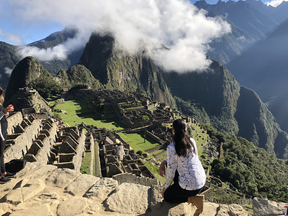 Vue sur les anciennes ruines de Machu Picchu.