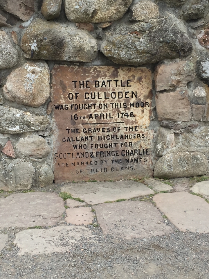 Plaque historique sur la bataille de Culloden.