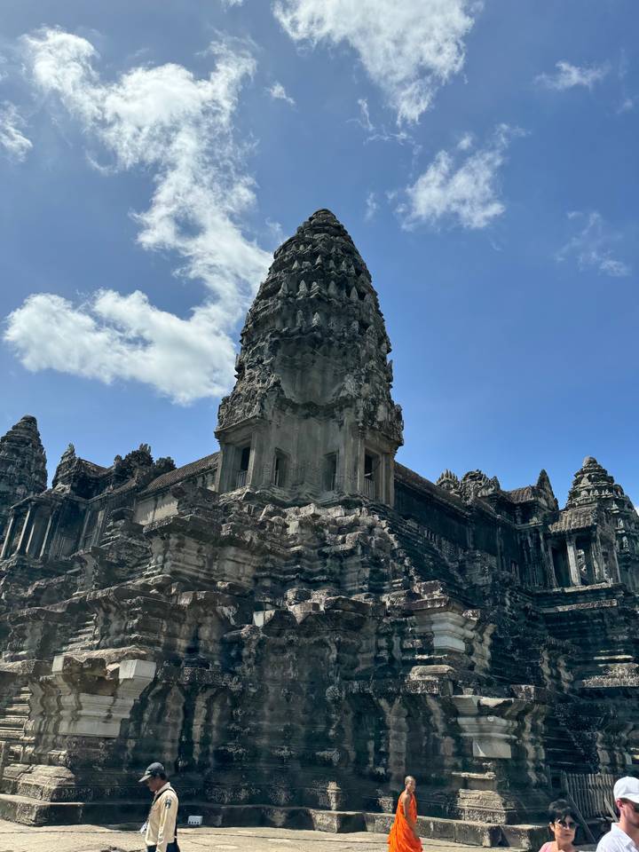 Architecture de temple antique avec un ciel bleu en arrière-plan
