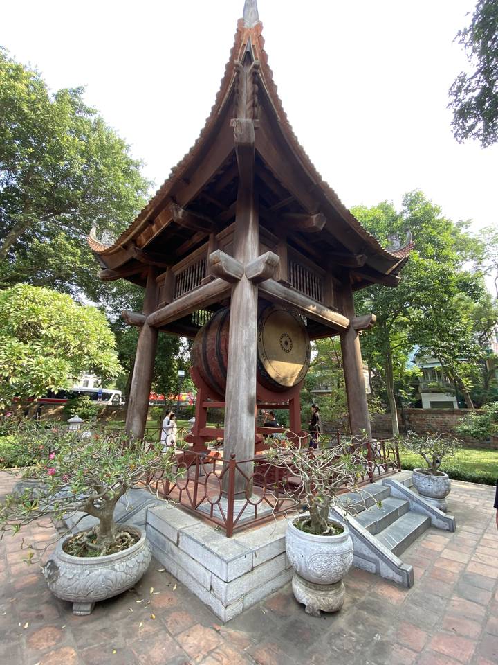 Structure traditionnelle de tour de tambour vietnamienne.