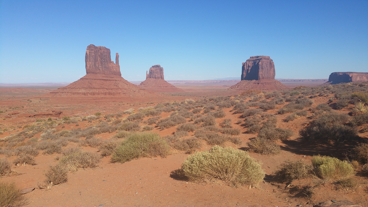 La Vallée des Monuments avec ses formations rocheuses emblématiques.