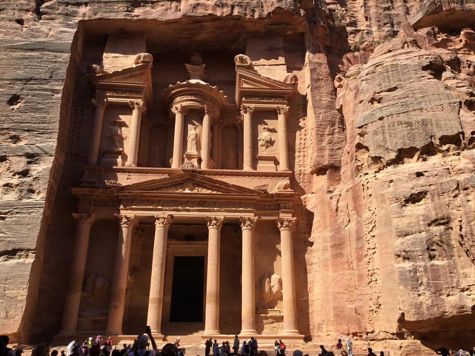 Le Trésor de Pétra sculpté dans la paroi rocheuse.