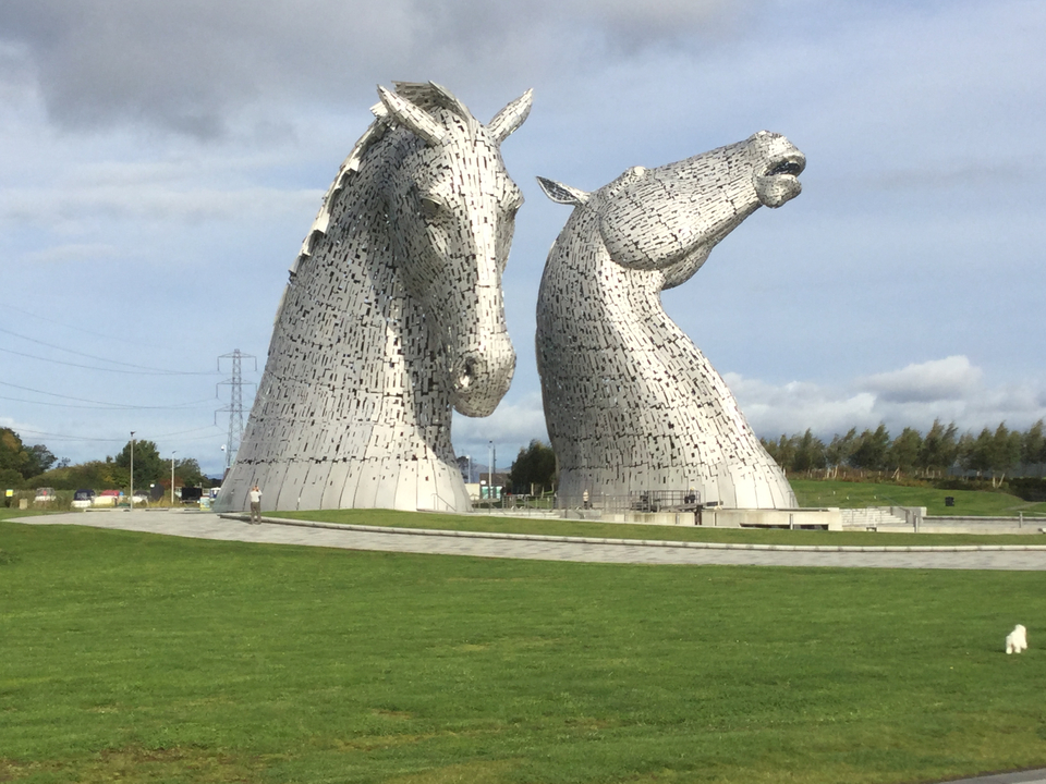 Deux grandes sculptures de têtes de cheval connues sous le nom de The Kelpies.