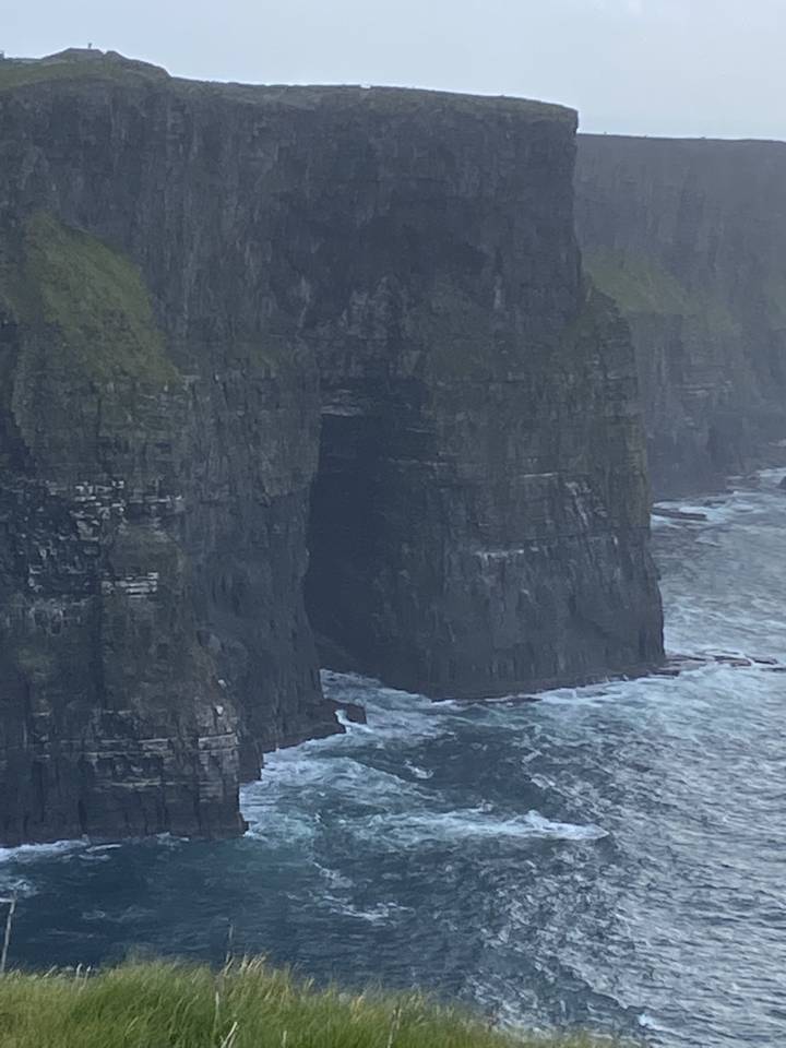 Falaises surplombant l'océan.