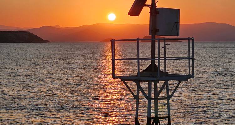 Sunset with a structure in the sea