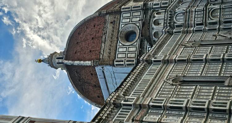 Le Duomo de Florence avec une architecture complexe.