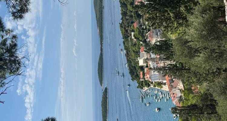 Scenic view of a coastal town with surrounding islands.