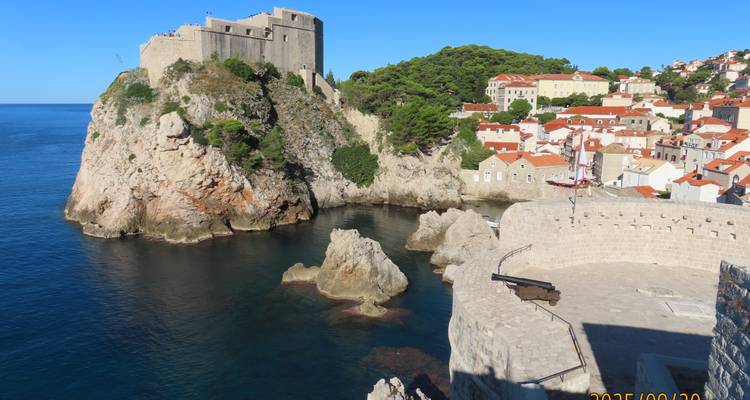 Vue panoramique de la forteresse et du littoral de Dubrovnik.