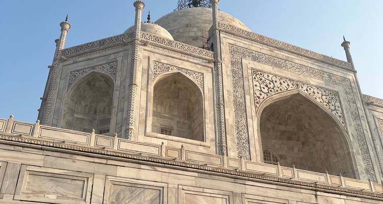 Close-up of the Taj Mahal at sunrise.