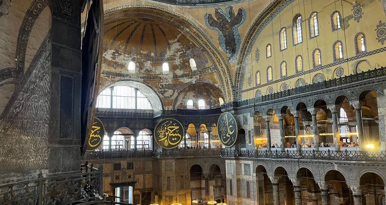 Interieur van de historische Hagia Sophia in Istanboel.