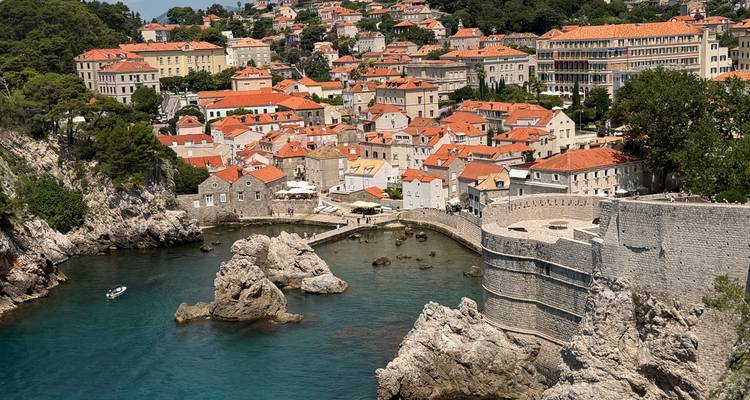 Panoramic view of Dubrovnik’s old town with fortified walls and turquoise Adriatic waters