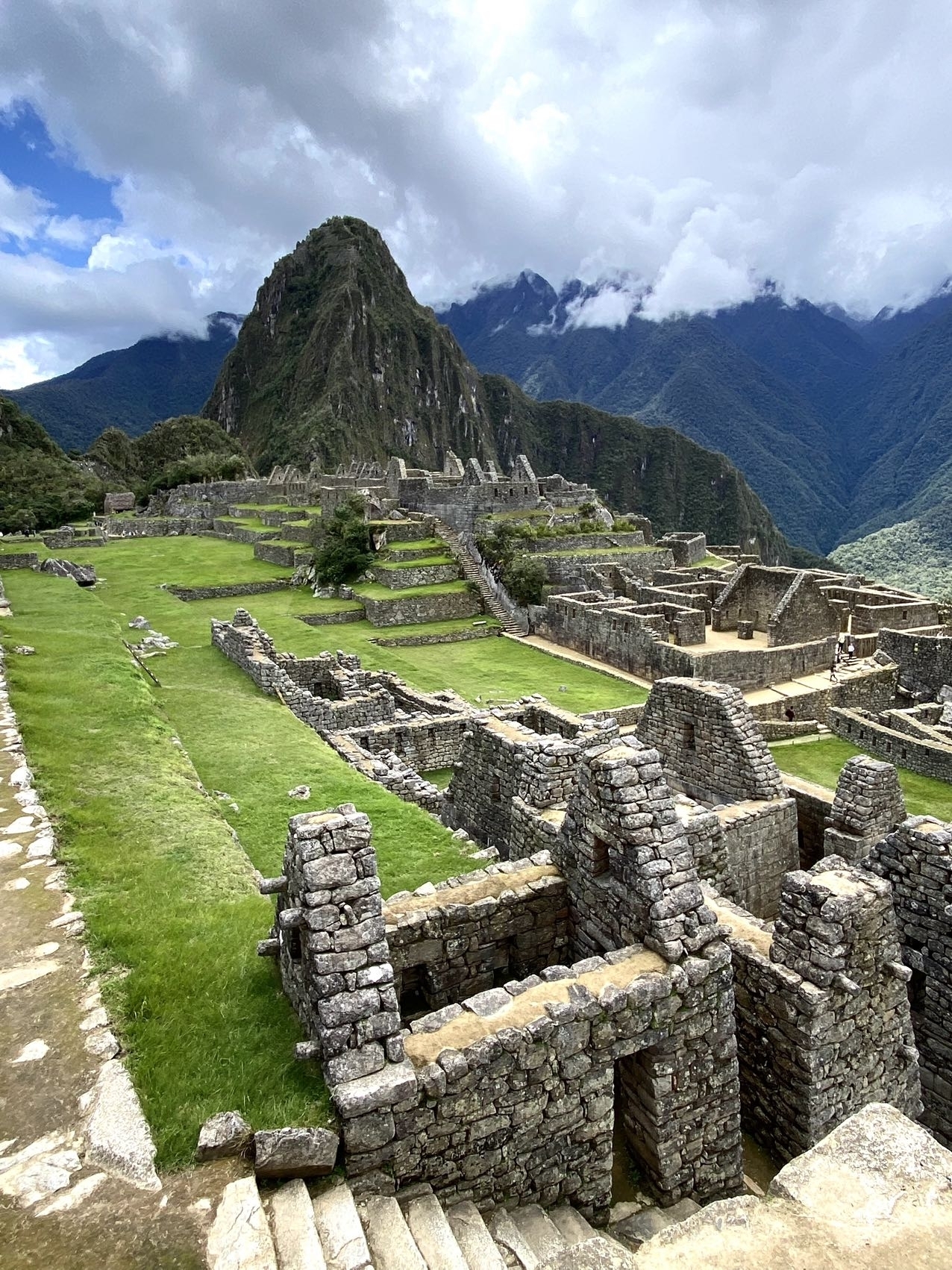 Panoramic view of Machu Picchu ruins.