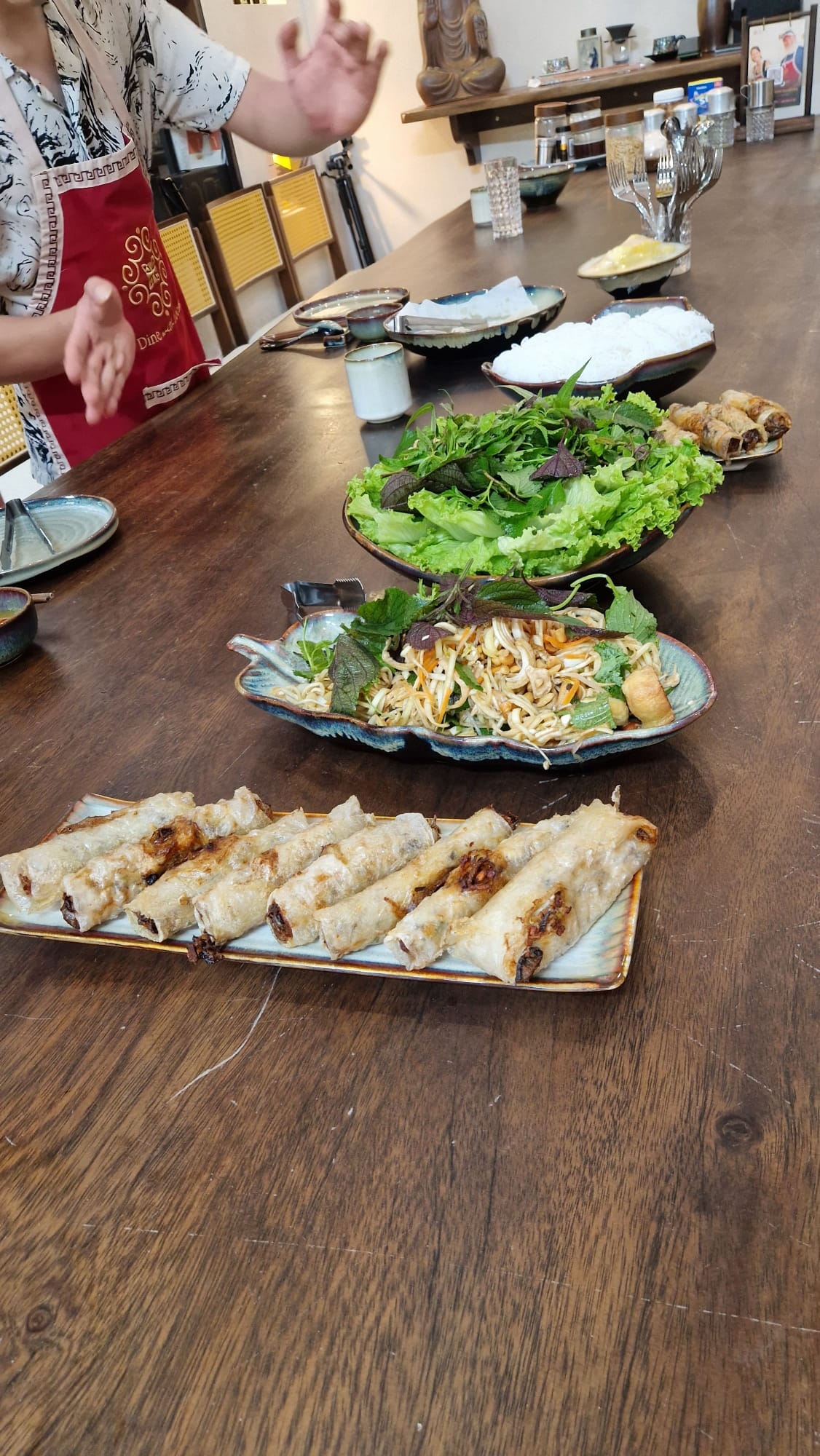 Clase de Cocina para Grupos Pequeños con Visita al Mercado: Recogida gratuita, libro de recetas, vino ilimitado y ¡mucho más! customer review photo 1