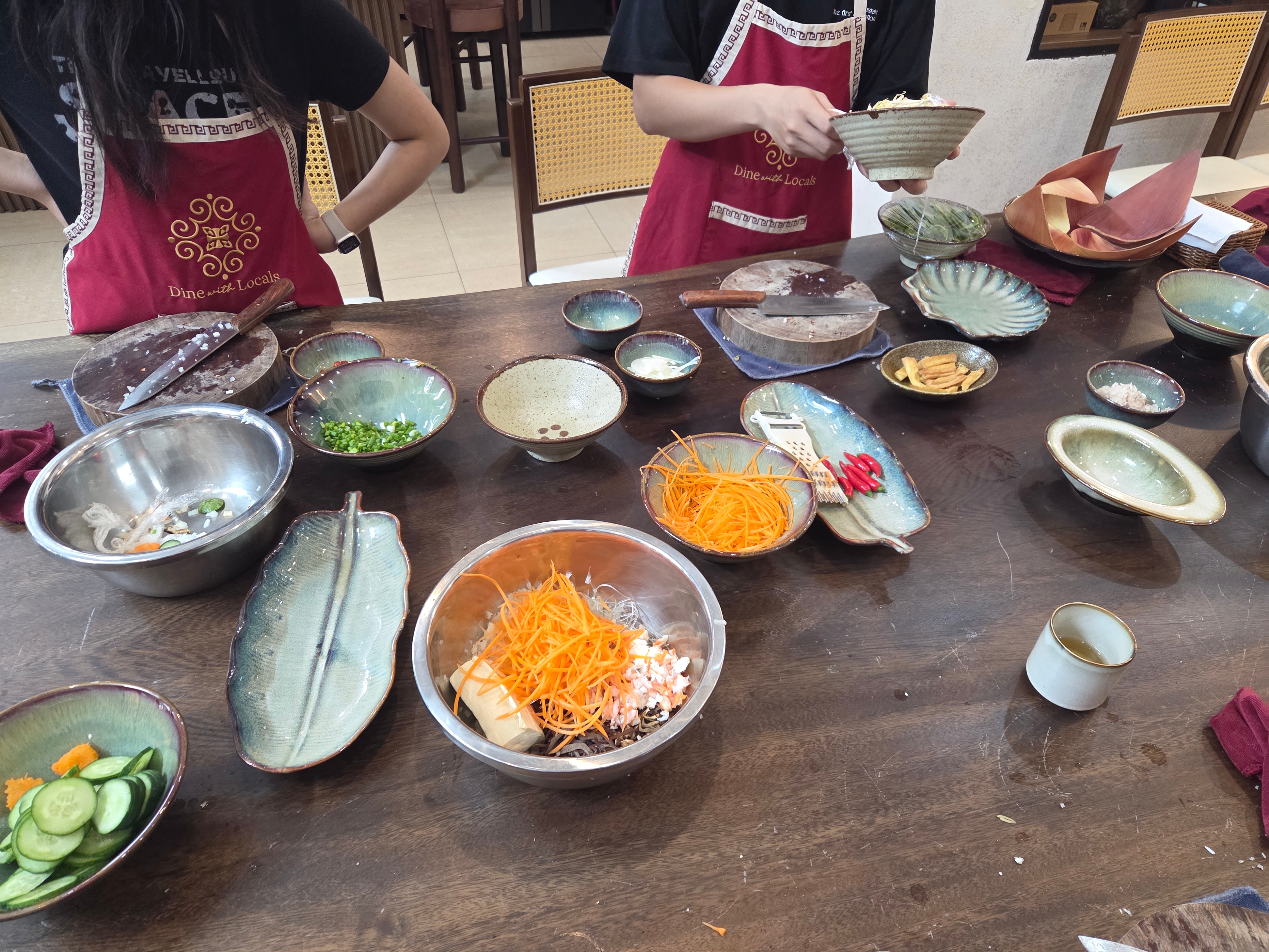 Clase de Cocina para Grupos Pequeños con Visita al Mercado: Recogida gratuita, libro de recetas, vino ilimitado y ¡mucho más! customer review photo 3