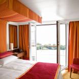 Stateroom Cat C (14,5 m² / 150,7 ft²)