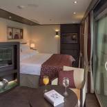 Royal Suite 300 ft² / 28 m²