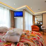 Royal Suite 300 ft² / 27.9 m²