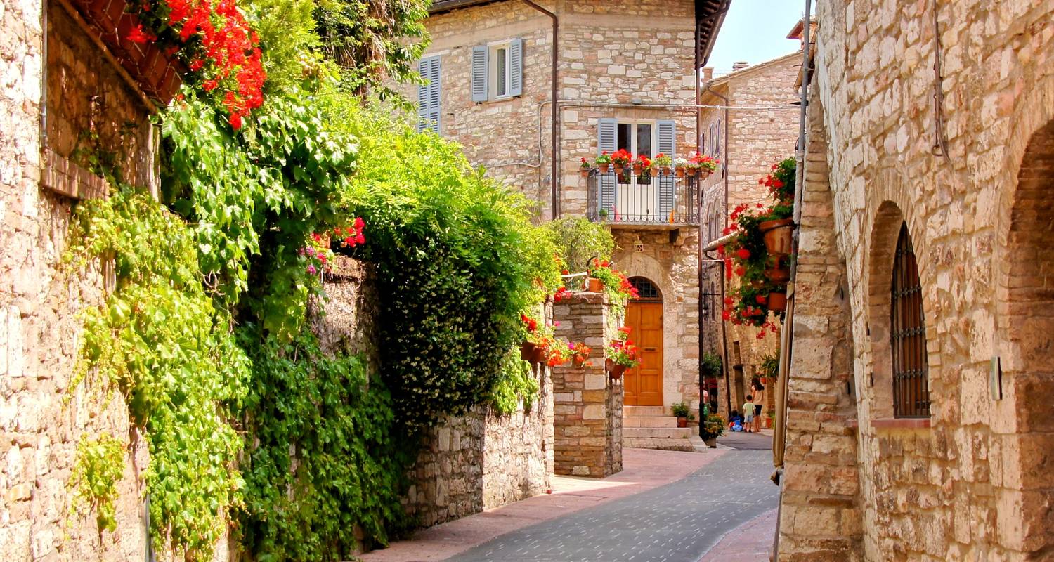 Tuscan & Umbrian Countryside featuring Italy's Charming Hill Towns (15 destinations) - Collette