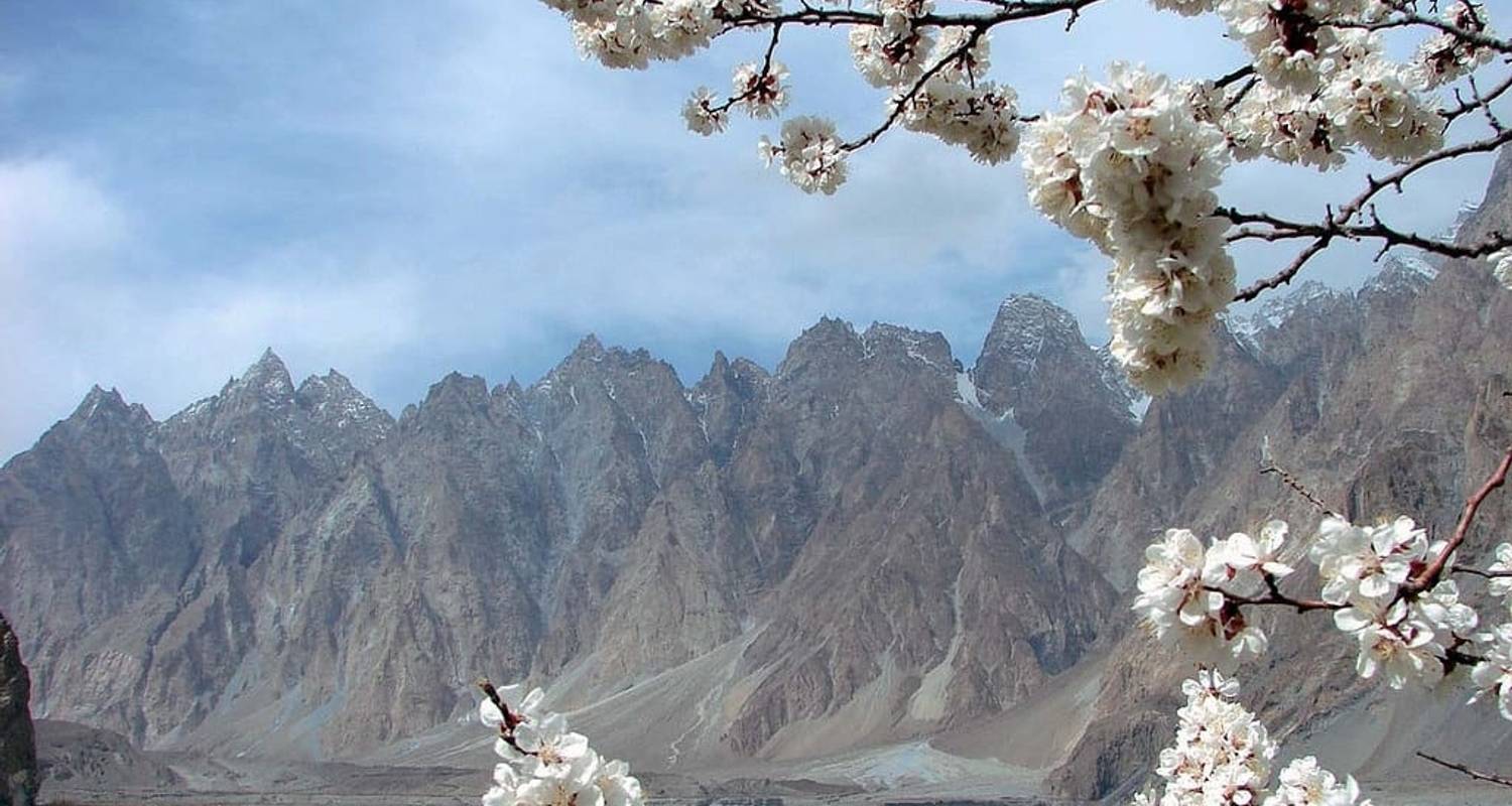 Circuito al Cerezo en Flor de Hunza, Gilgit - Baltistán, Pakistán - Crossroads Adventure