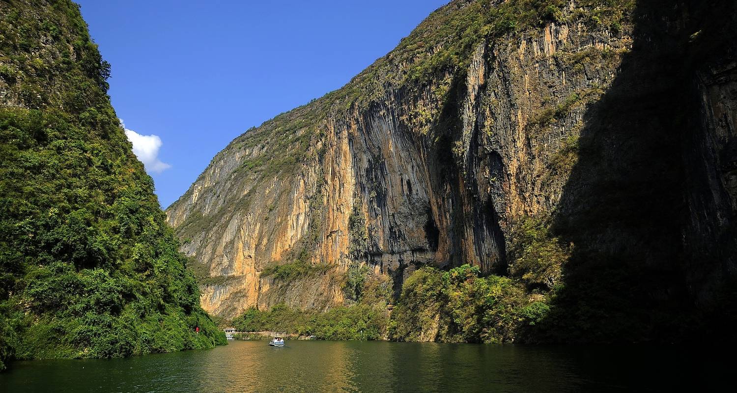 Spirit of China & the Yangtze River with Hong Kong - Cosmos