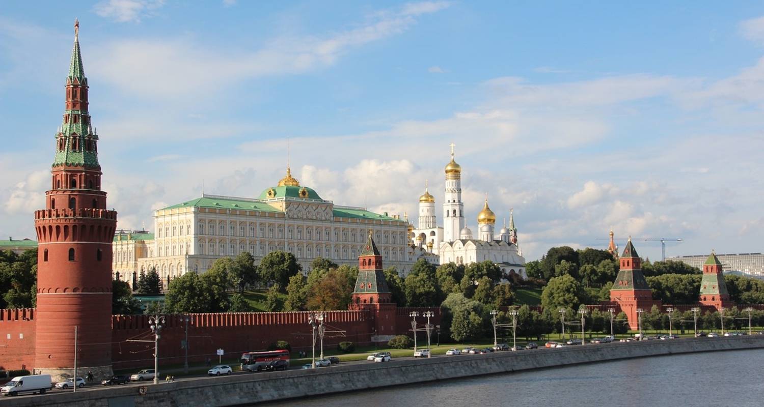 Zwei Hauptstädte Moskau und Sankt Petersburg - IntoRussia