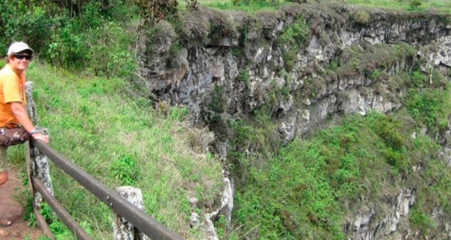 7-Day Tour of Galapagos and Quito Including Hotel and Transfers - Nature Galapagos & Ecuador