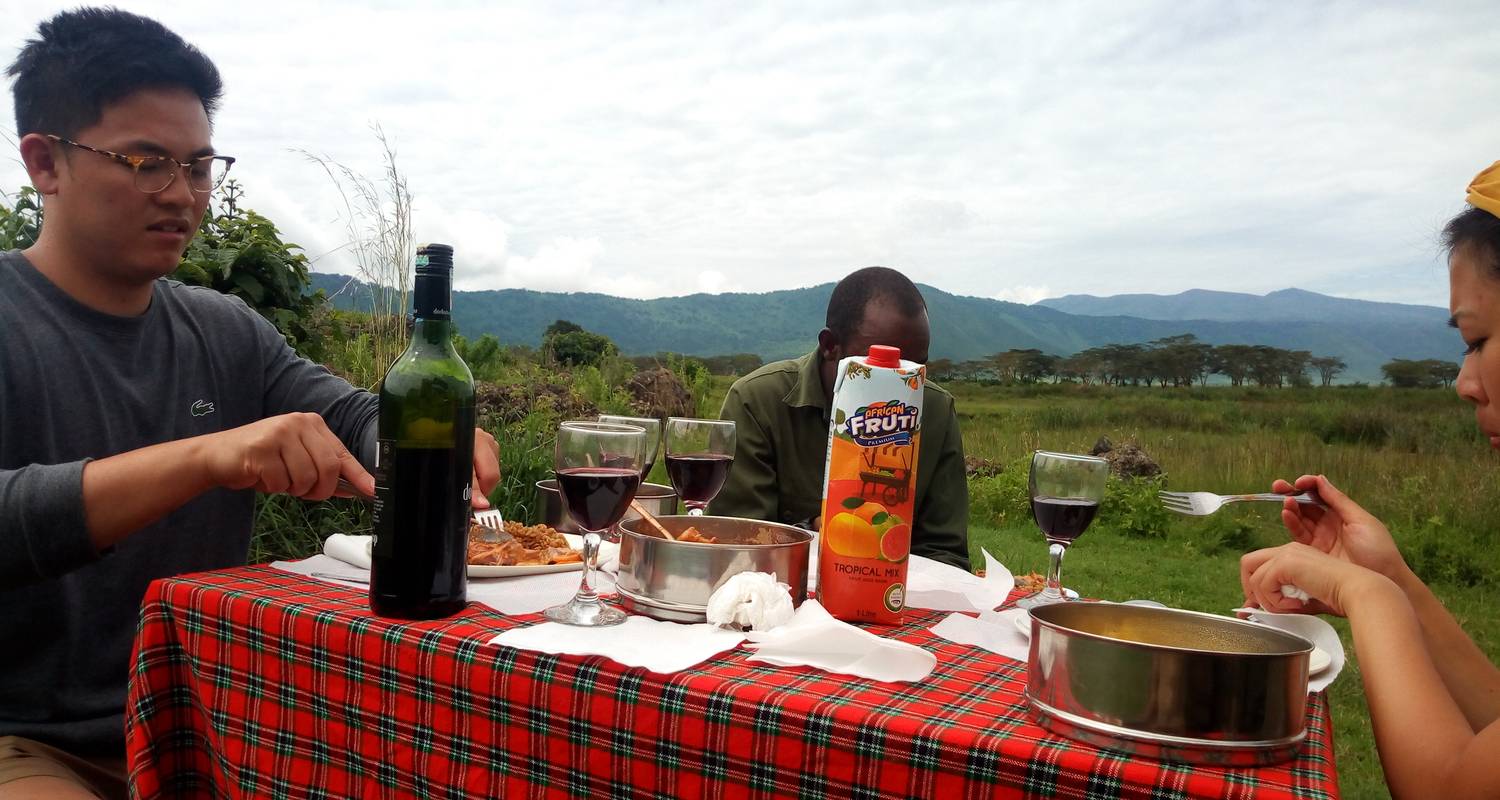 3 Days safari Lake Manyara Ngorongoro crater - Africa Joy Tours