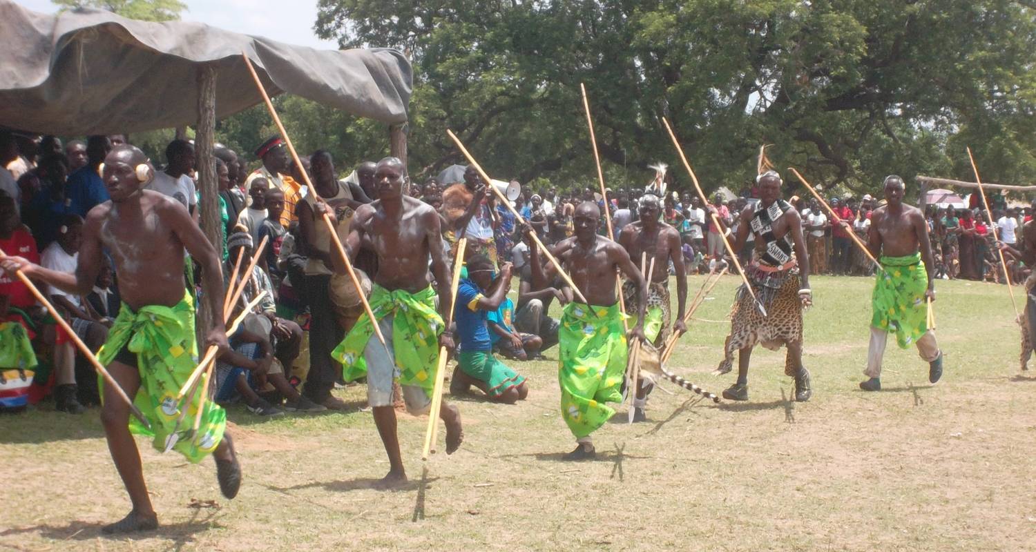 Auténtica Cultura y Vida Salvaje de Zambia en un Safari por Nanzhila 10 Días/09 Noches - Across Africa Tours & Travel