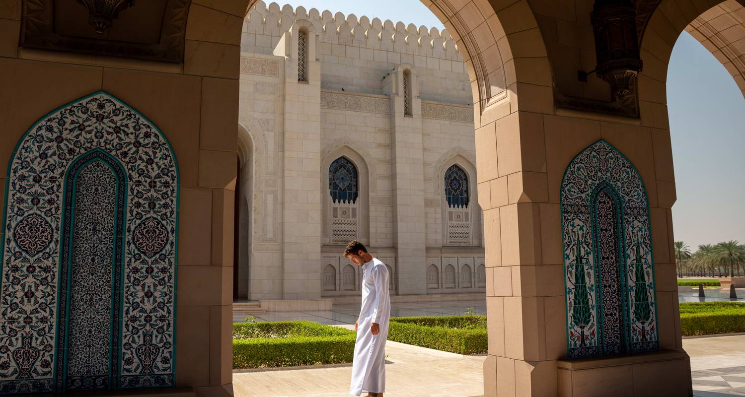 Oman Uncovered : Roadtrip to Dunes, Dhows & Desert Dreams (Oman à la découverte du désert) (45 destinations) - journaway