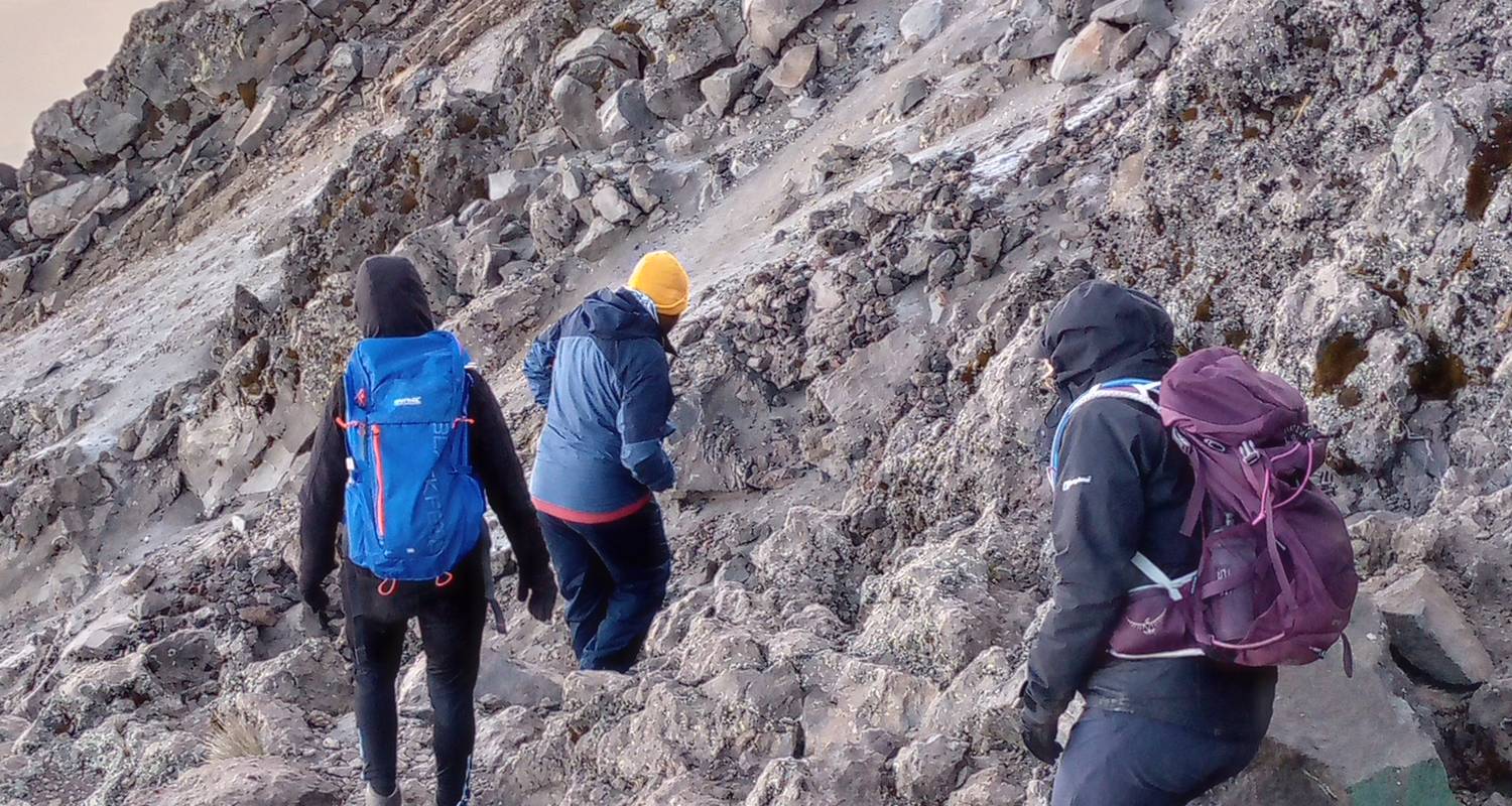 MOUNT MERU TREKKING 4 DAYS - Johnadventures